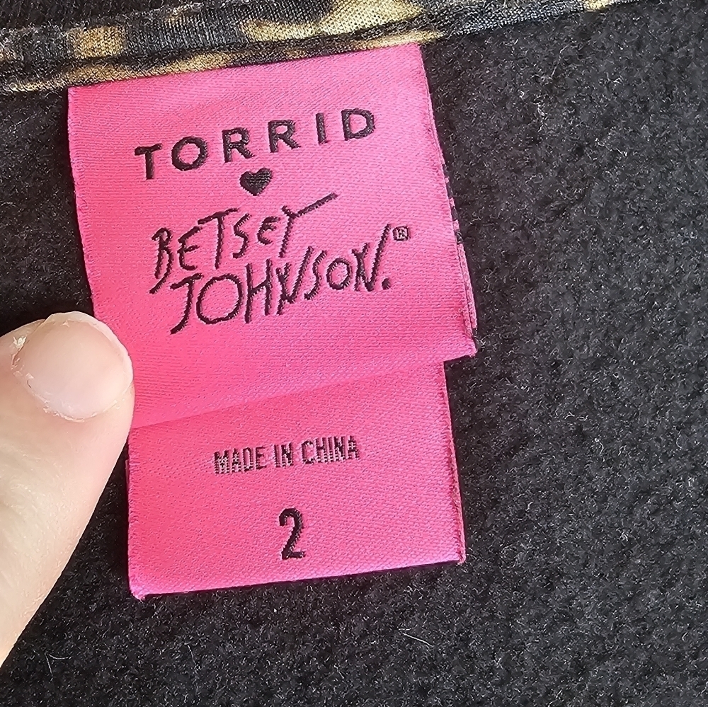 Torrid X Betsy Johnson statue of liberty sweatshirt size 2X - Picture 4 of 4
